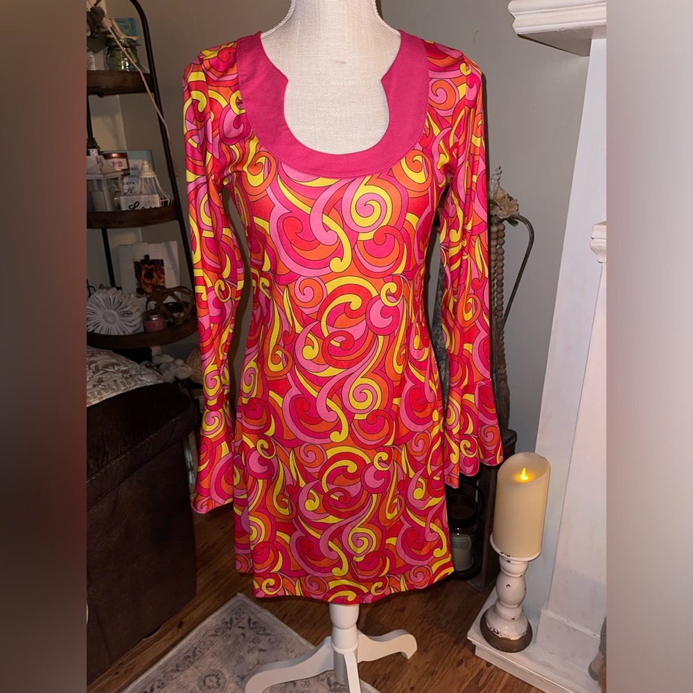 🧡Dream girl groovy above the knee dress. Super hippy size M EUC🩷